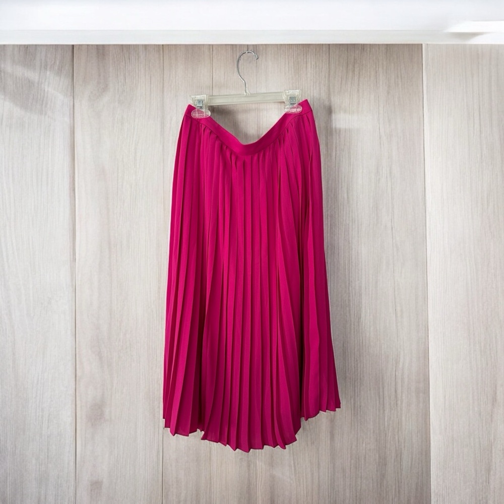 J CREW- SIZE 4 PLATED PINK SKIRT. NEW WITHOUT TAG.